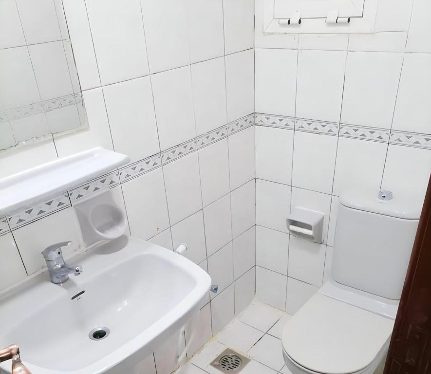 Bilik mandi di Corniche Street - Extremely Unique Room