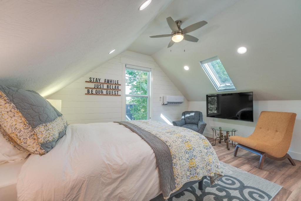 Apartment Cozy Ozark Studio Near Downtown and River!, MO