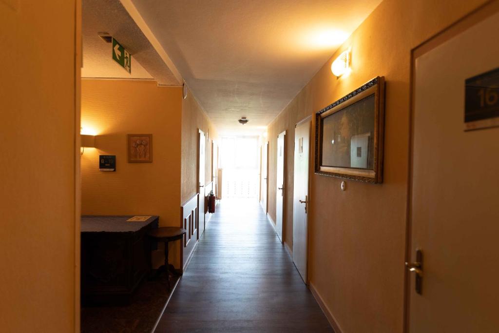 Hotel Hanseat Hamburg - Free Parking - Resim 26