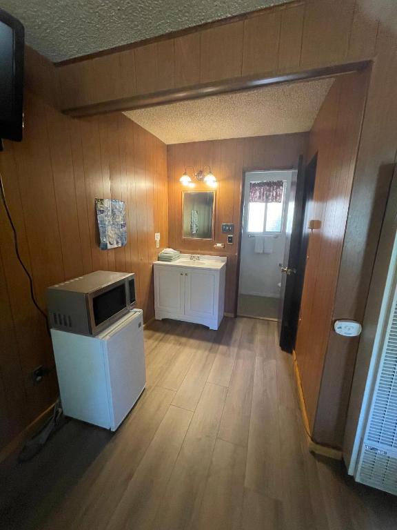 Mountain View Cabins - Queen Room With Spa Bath