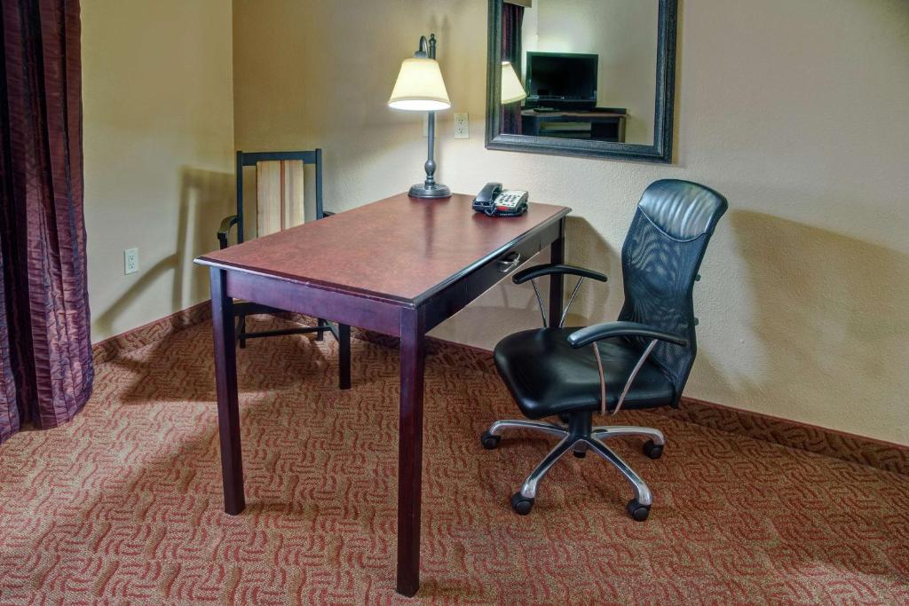 Hampton Inn & Suites Corsicana - Habitación Con Cama Extragrande - No Fumadores