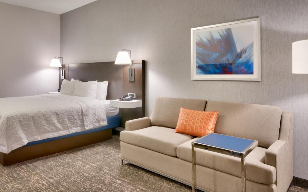 Hampton Inn & Suites Anaheim Resort Convention Center - 