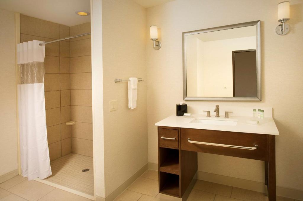 Koupelna v ubytování Homewood Suites by Hilton Midland