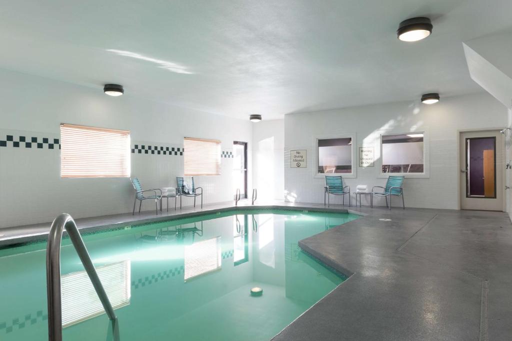 Bazén v ubytování DoubleTree by Hilton Portland Tigard nebo v jeho okolí