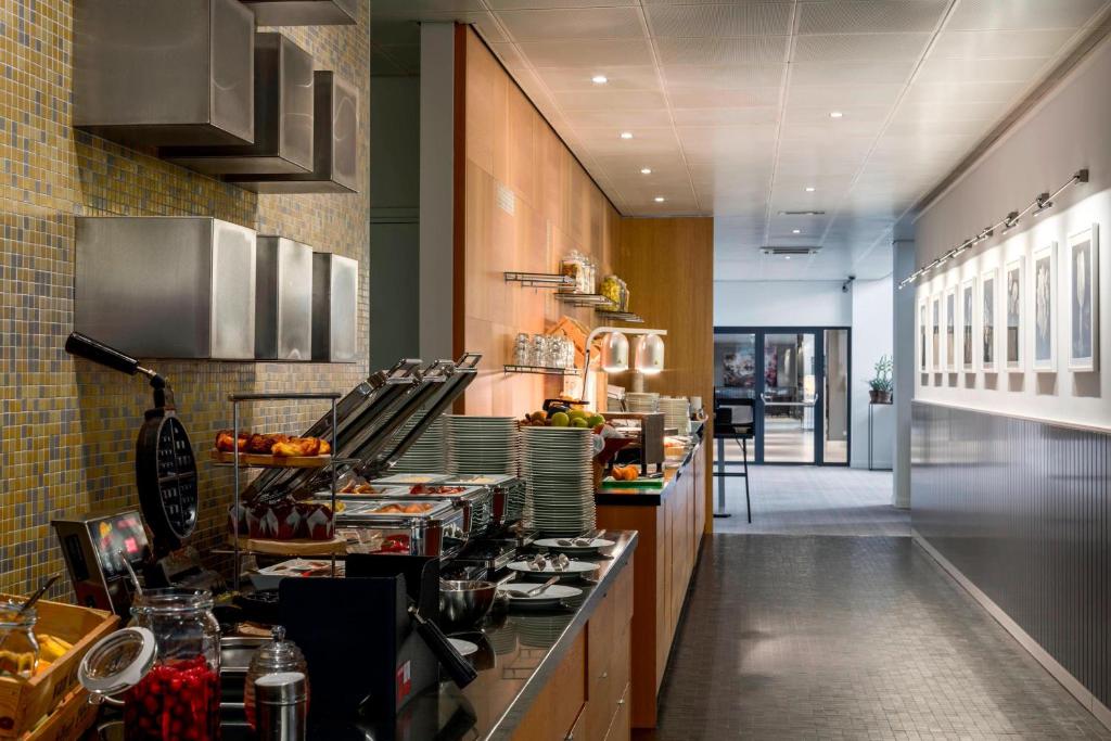 Una cocina o cocineta en Marriott Hotel The Hague