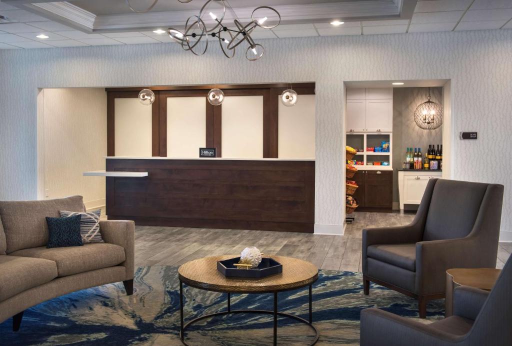 Posezení v ubytování Homewood Suites by Hilton Newburgh-Stewart Airport