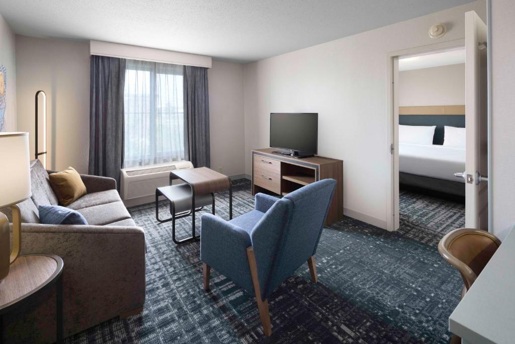 TV a/nebo společenská místnost v ubytování Homewood Suites by Hilton Newburgh-Stewart Airport