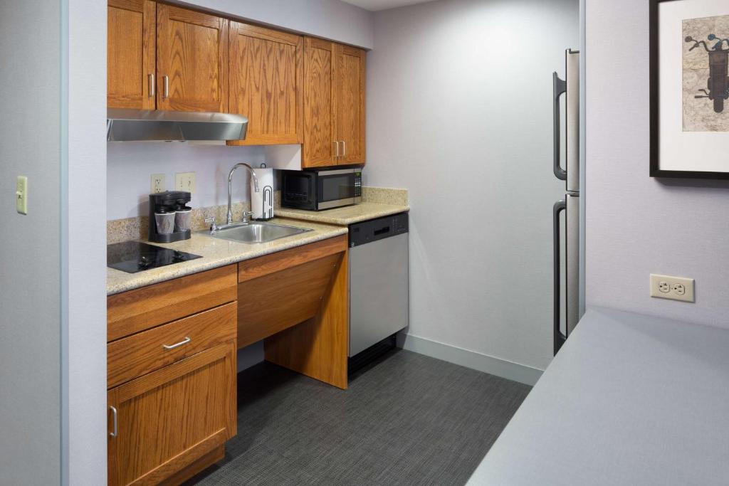 Kuchyň nebo kuchyňský kout v ubytování Homewood Suites by Hilton Newburgh-Stewart Airport
