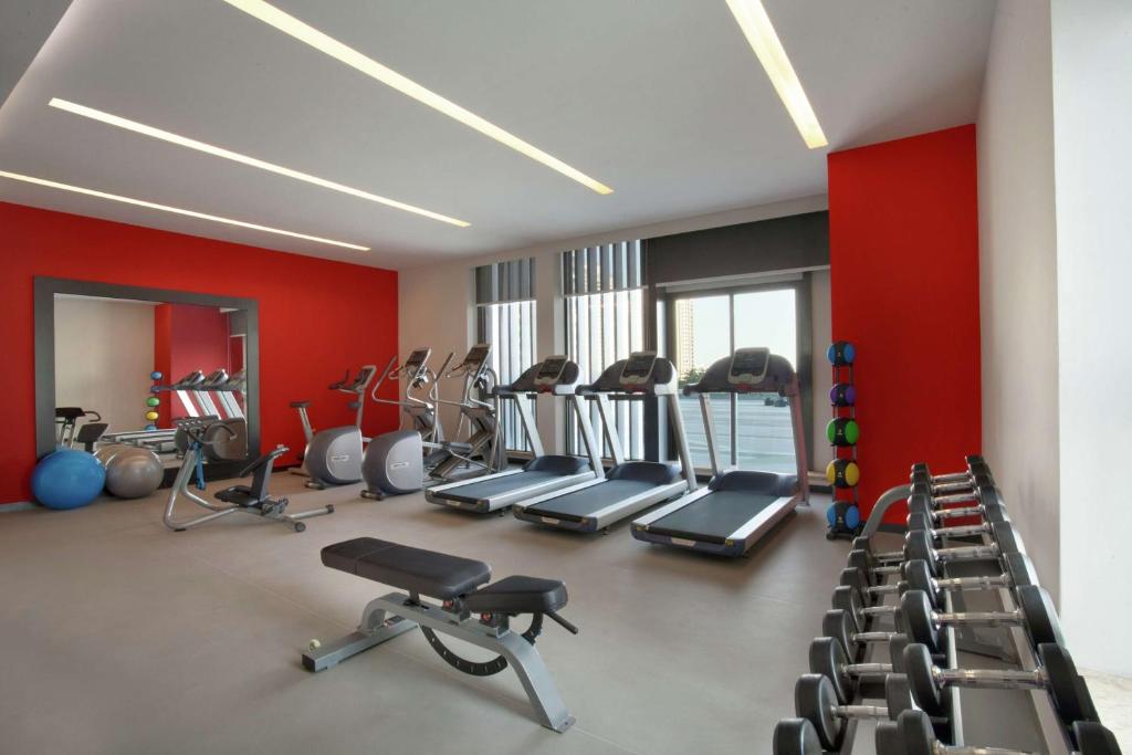 Fitness centrum a/nebo fitness zařízení v ubytování Hilton Garden Inn Shenzhen Bao'an