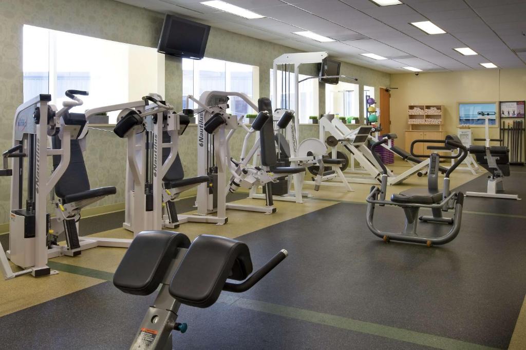 Fitness centrum a/nebo fitness zařízení v ubytování Embassy Suites by Hilton Washington DC Chevy Chase Pavilion