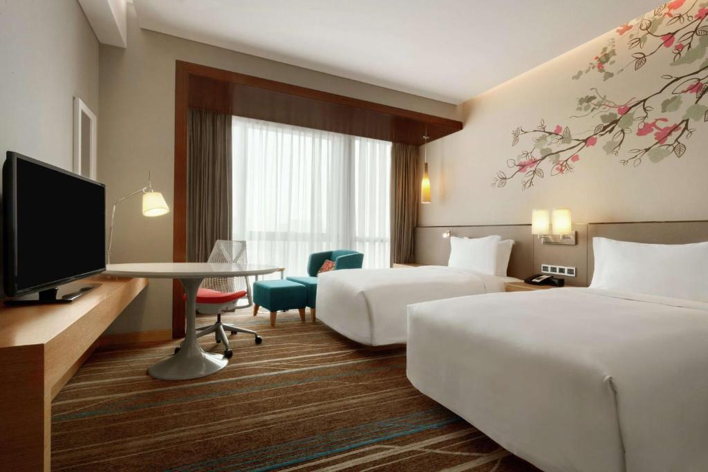 TV a/nebo společenská místnost v ubytování Hilton Garden Inn Shenzhen Bao'an