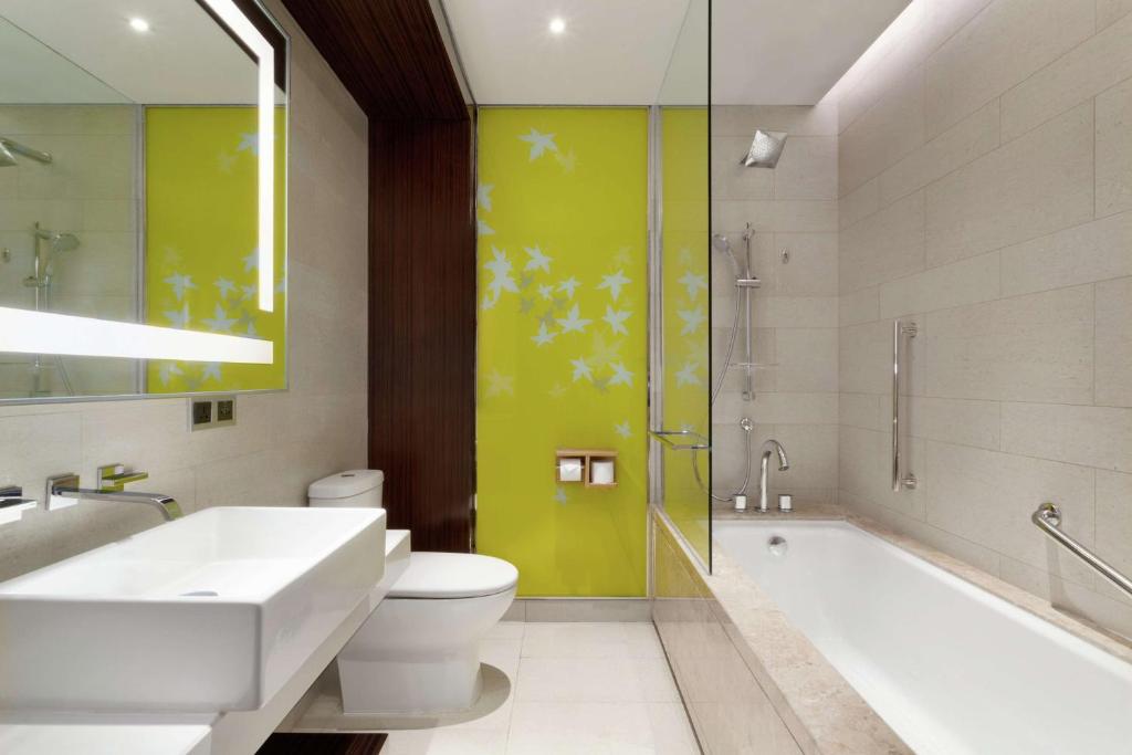 Koupelna v ubytování Hilton Garden Inn Shenzhen Bao'an