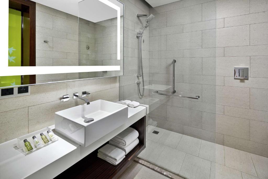 Koupelna v ubytování Hilton Garden Inn Shenzhen Bao'an