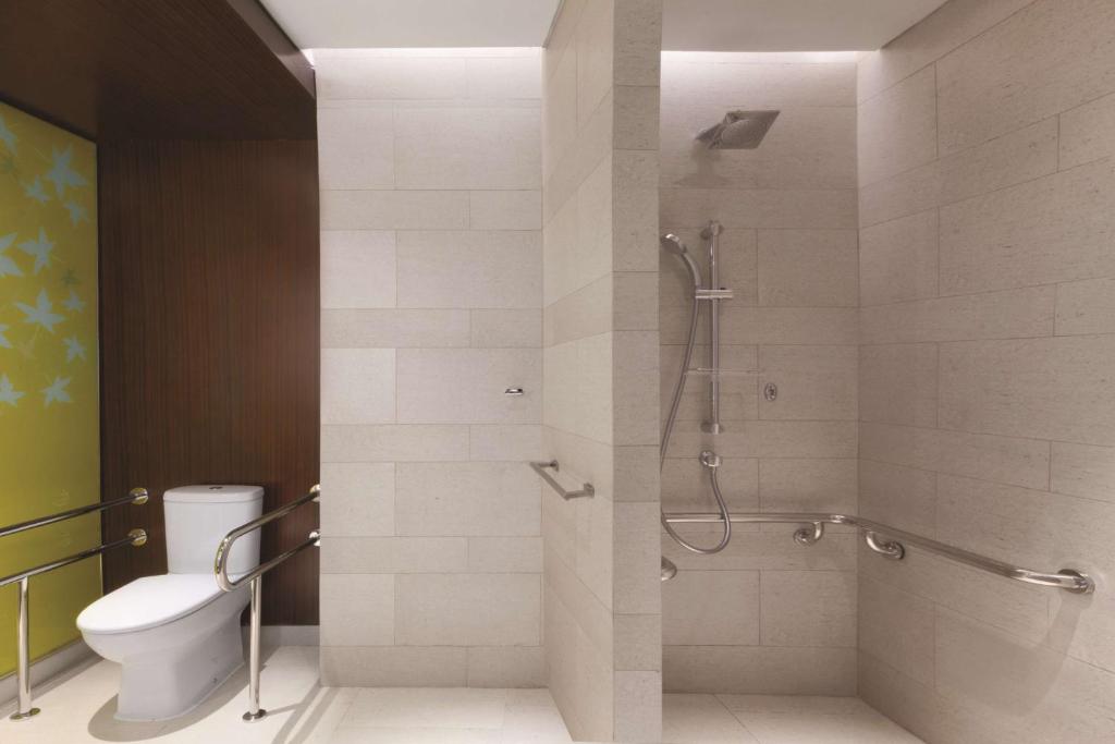 Koupelna v ubytování Hilton Garden Inn Shenzhen Bao'an