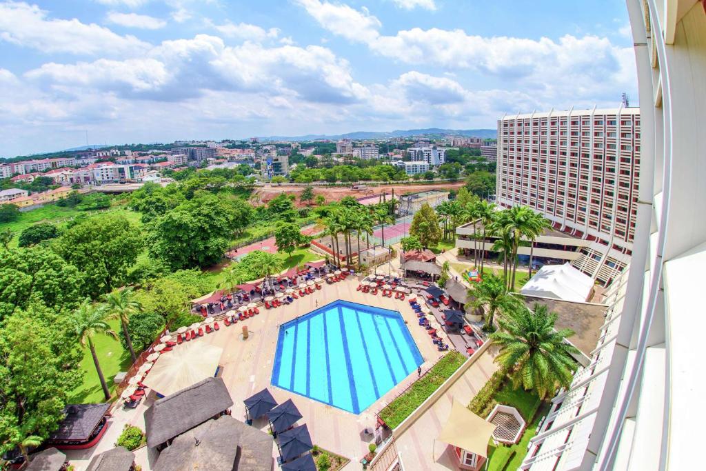Πισίνα στο ή κοντά στο Transcorp Hilton Abuja
