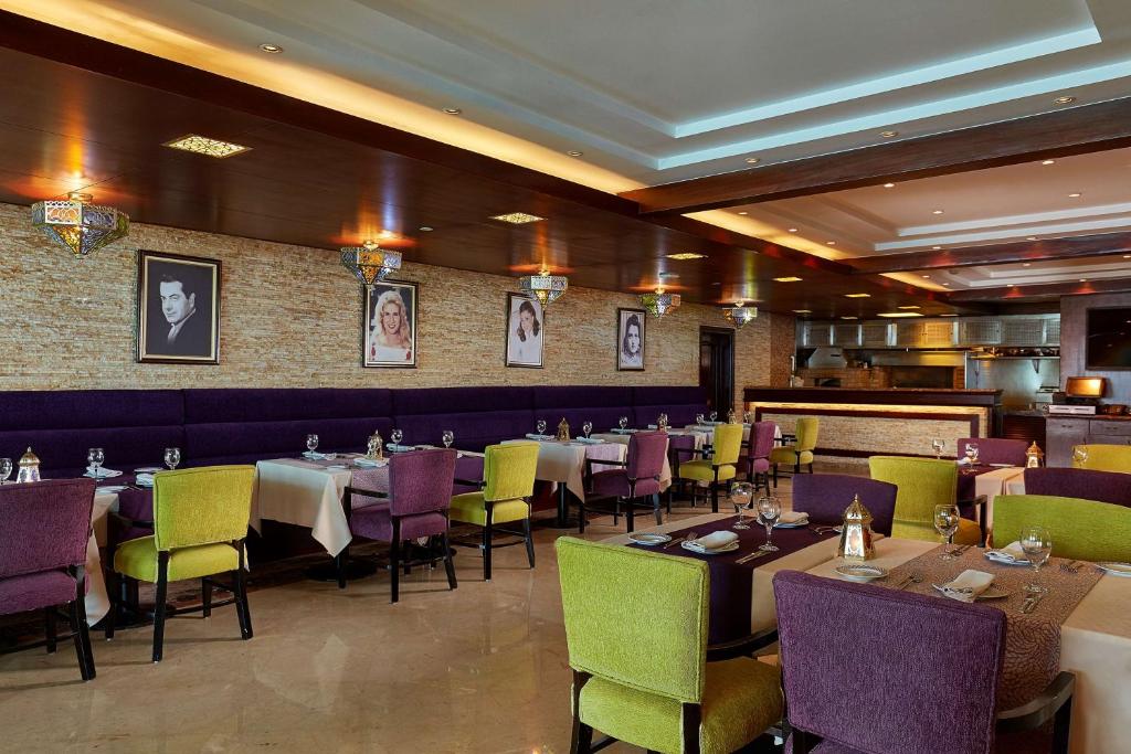 Um restaurante ou outro lugar para comer em Hilton Alexandria Corniche Hotel