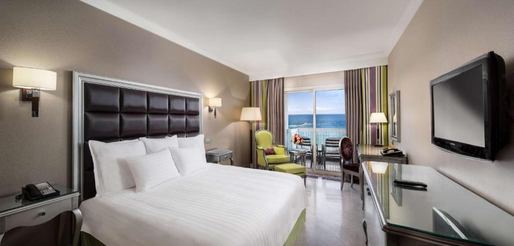 Hilton Alexandria Corniche Hotel - غرفة ملك فاخرة ذات عرض بحر