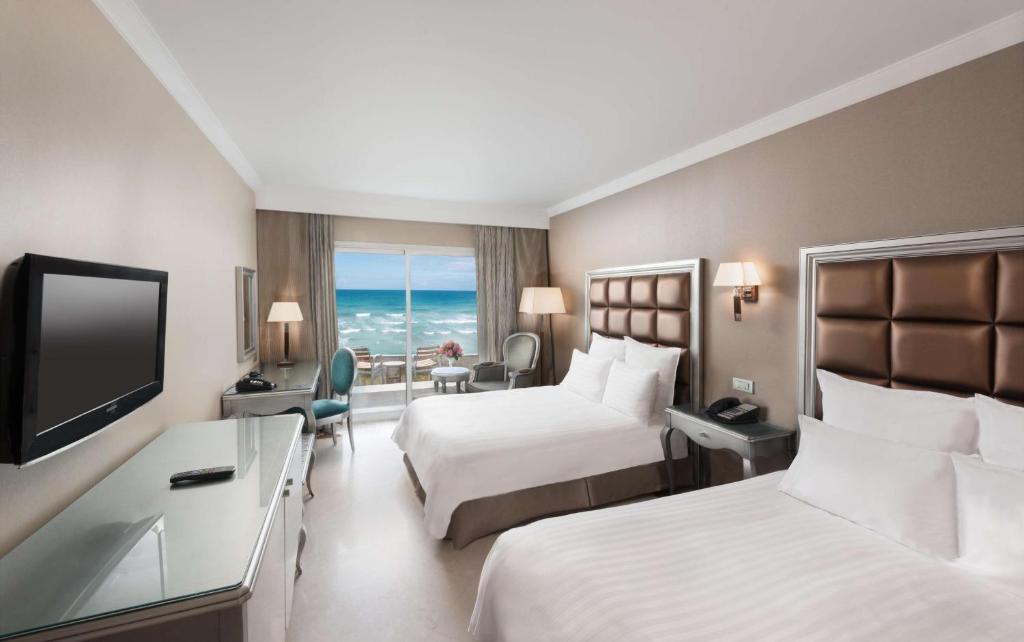 Hilton Alexandria Corniche Hotel - عرض