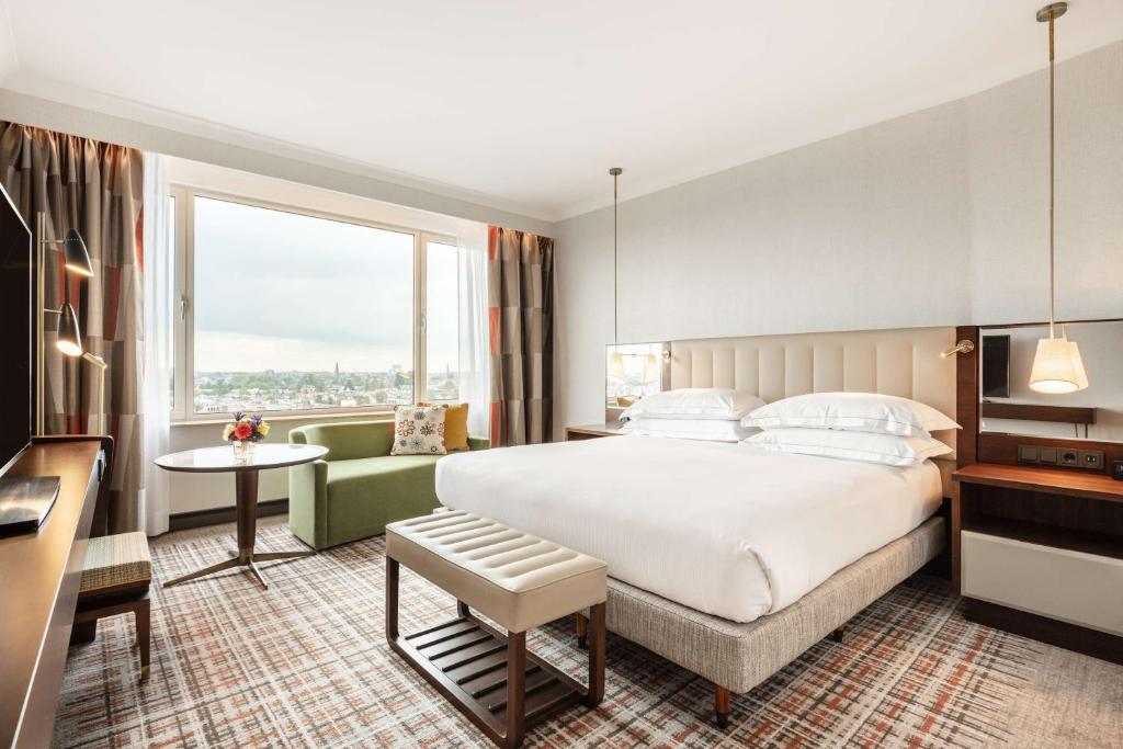 Hilton Amsterdam - King Deluxe Room With Canal View