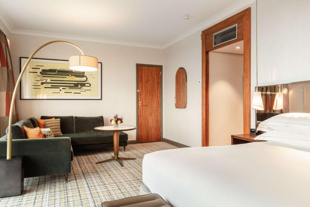 Hilton Amsterdam - King Junior Suite Canal View