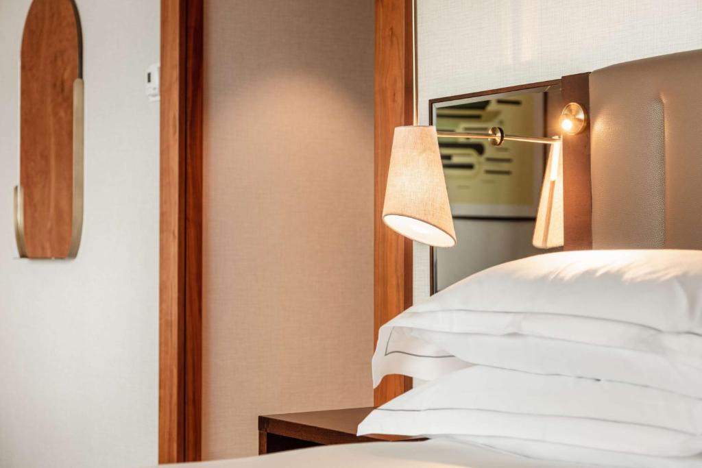 Hilton Amsterdam - King Junior Suite Balcony Boulevard View
