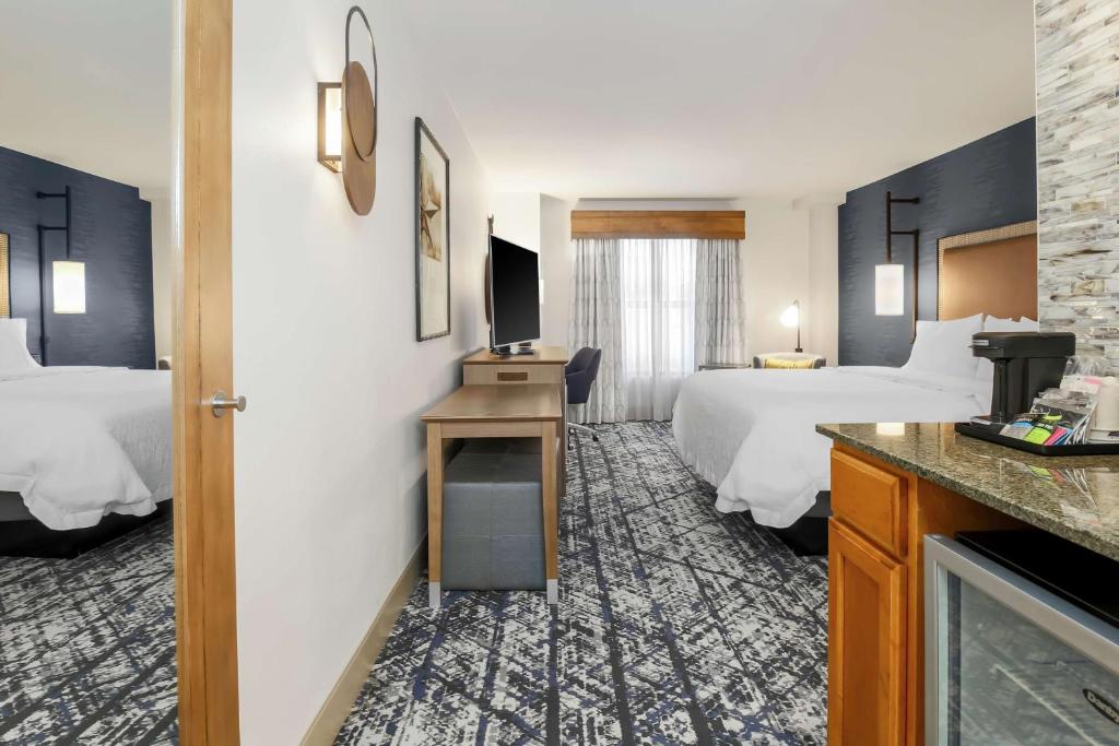 Hampton Inn & Suites Austin-Downtown/Convention Center - 