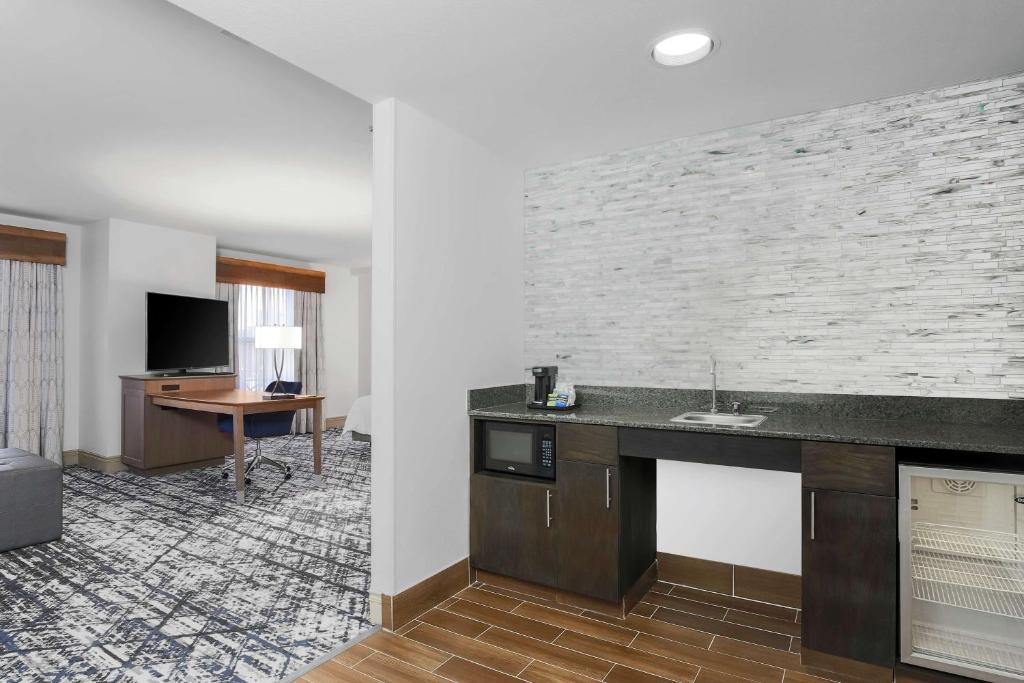 Hampton Inn & Suites Austin-Downtown/Convention Center - 