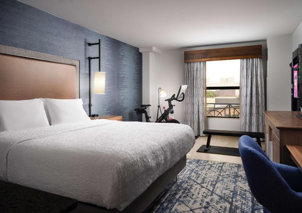 Hampton Inn & Suites Austin-Downtown/Convention Center - 