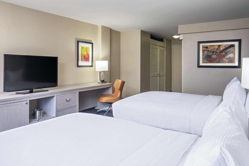 DoubleTree by Hilton Hotel Nashville Downtown - Sala Matrimoniali Con Due Letti Queen