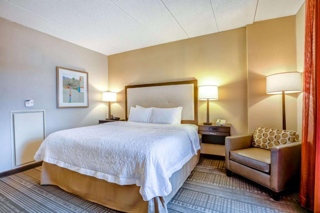 Hampton Inn Boston-Norwood - King Room