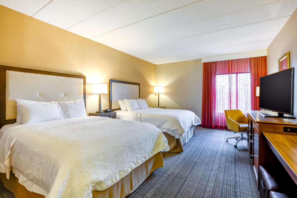 Hampton Inn Boston-Norwood - Queen Room With Two Queen Beds