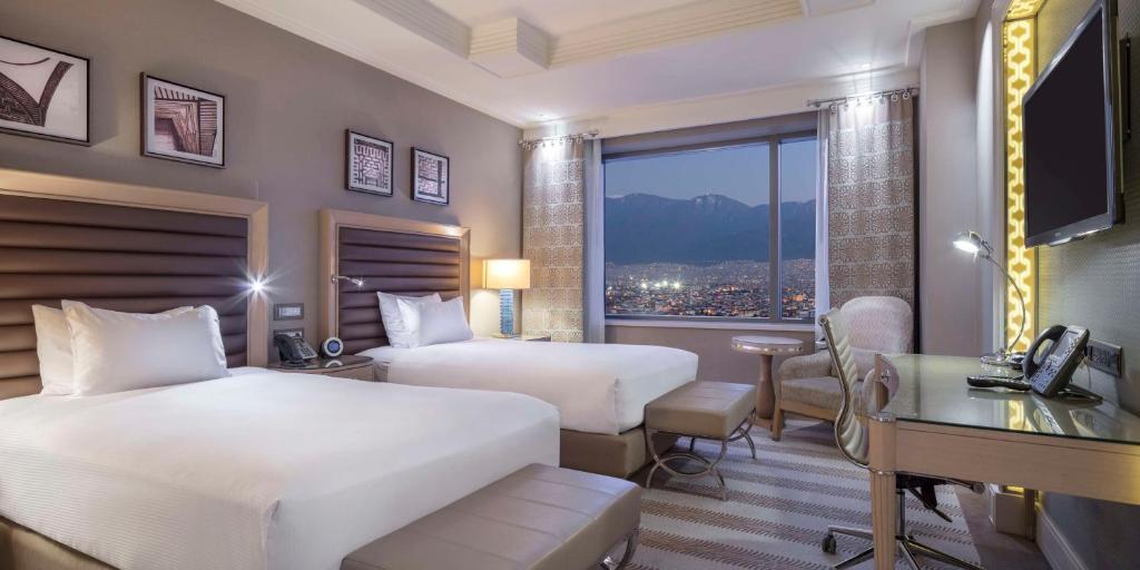 Postel nebo postele na pokoji v ubytování Hilton Bursa Convention Center & Spa
