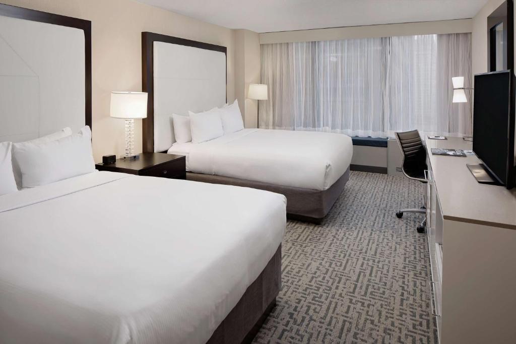 DoubleTree by Hilton Chicago Magnificent Mile - Queen Room With Two Queen Beds - Non-Smoking