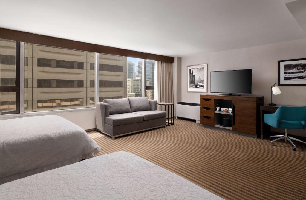 Hampton Inn Chicago Downtown/Magnificent Mile - Two Queen Beds With Roll In Shower - Disability Access