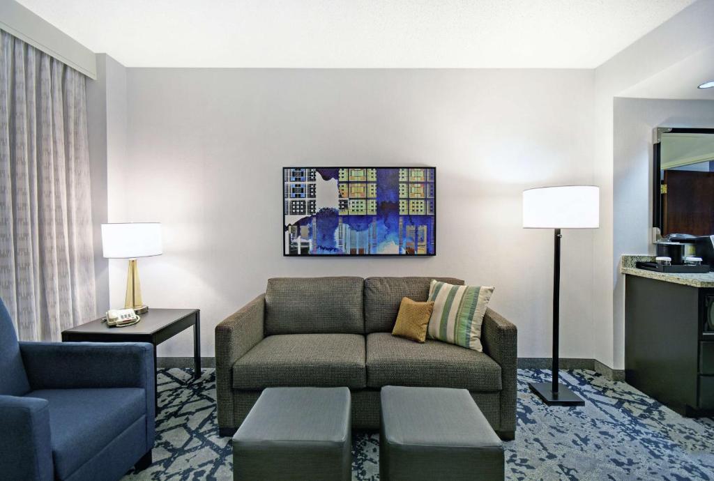 Embassy Suites Charleston - Suite Premium
