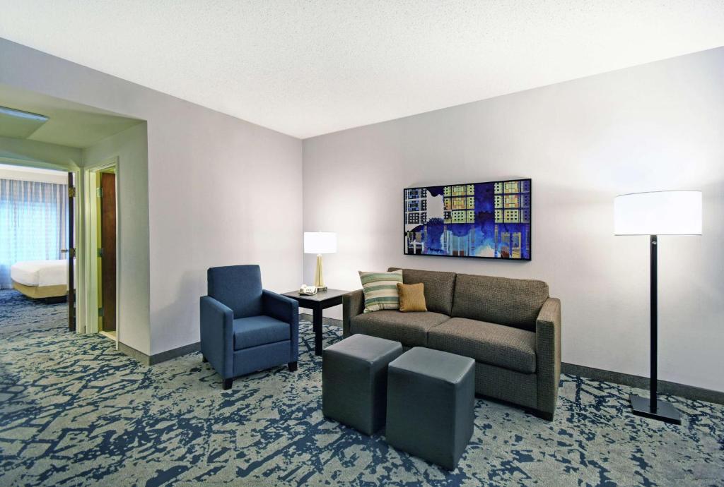 Embassy Suites Charleston photo