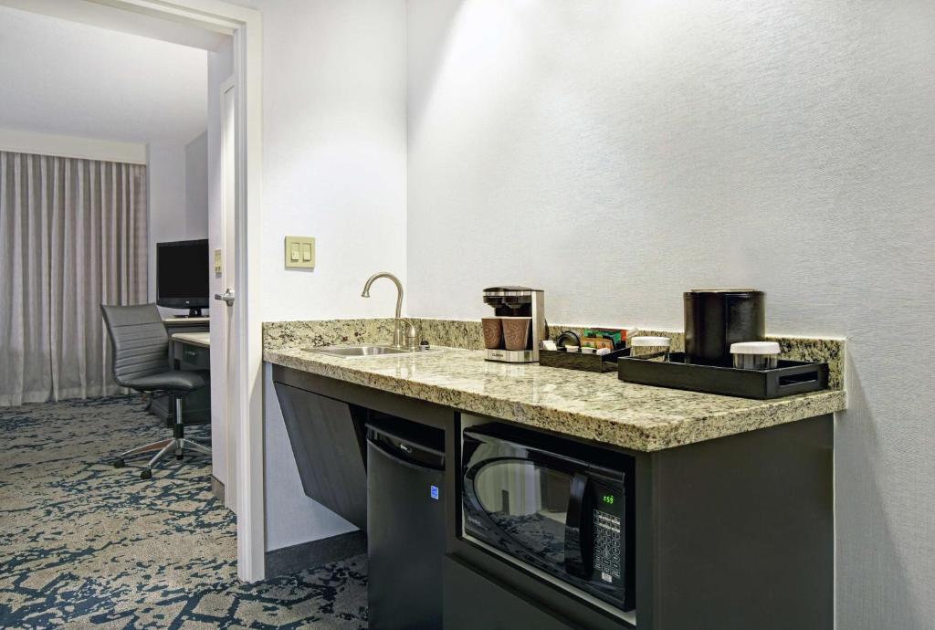Embassy Suites Charleston photo