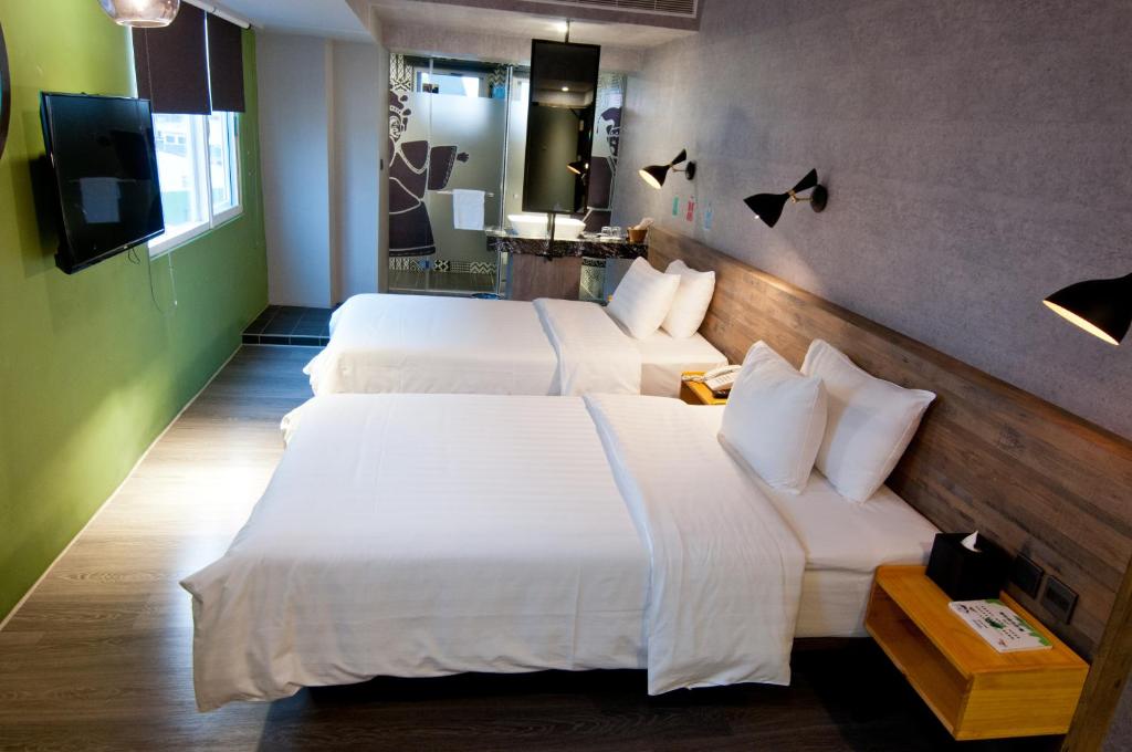 Postel nebo postele na pokoji v ubytování Huwei Hotel