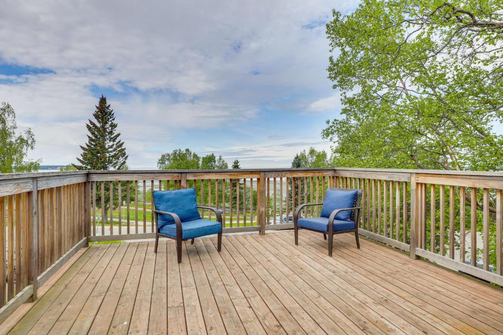 Balkón nebo terasa v ubytování Coastal-View Apartment Near Downtown Anchorage!