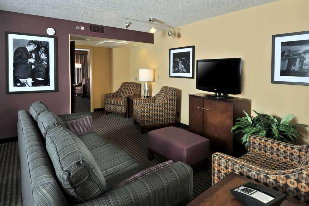 Embassy Suites Des Moines Downtown - Gouverneurs King Suite - Non-fumeur