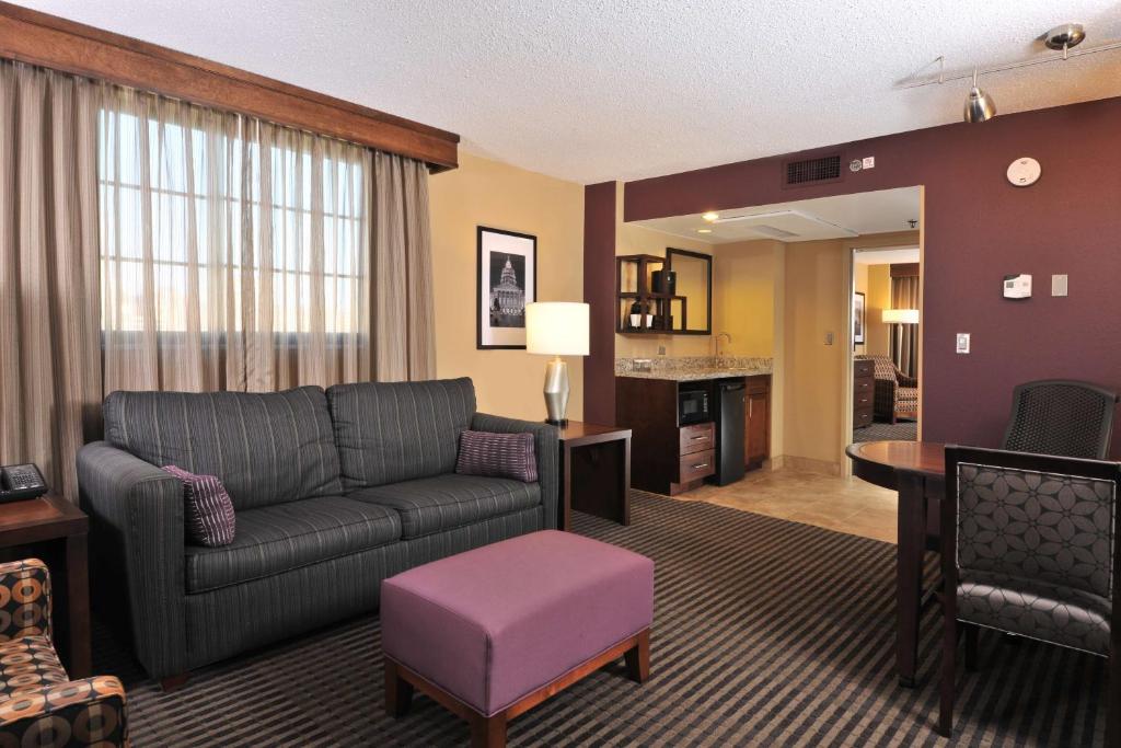 Embassy Suites Des Moines Downtown - King Corner Suite Con City View - Non Fumatori