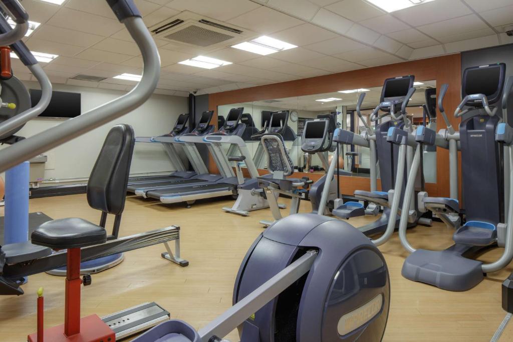 Fitness centrum a/nebo fitness zařízení v ubytování Hilton East Midlands Airport