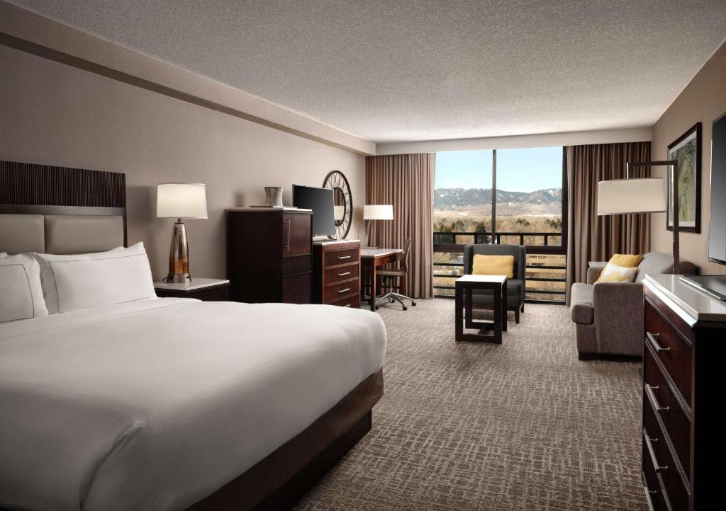 Hilton Fort Collins - 行政特大号床间 - 带沙发床