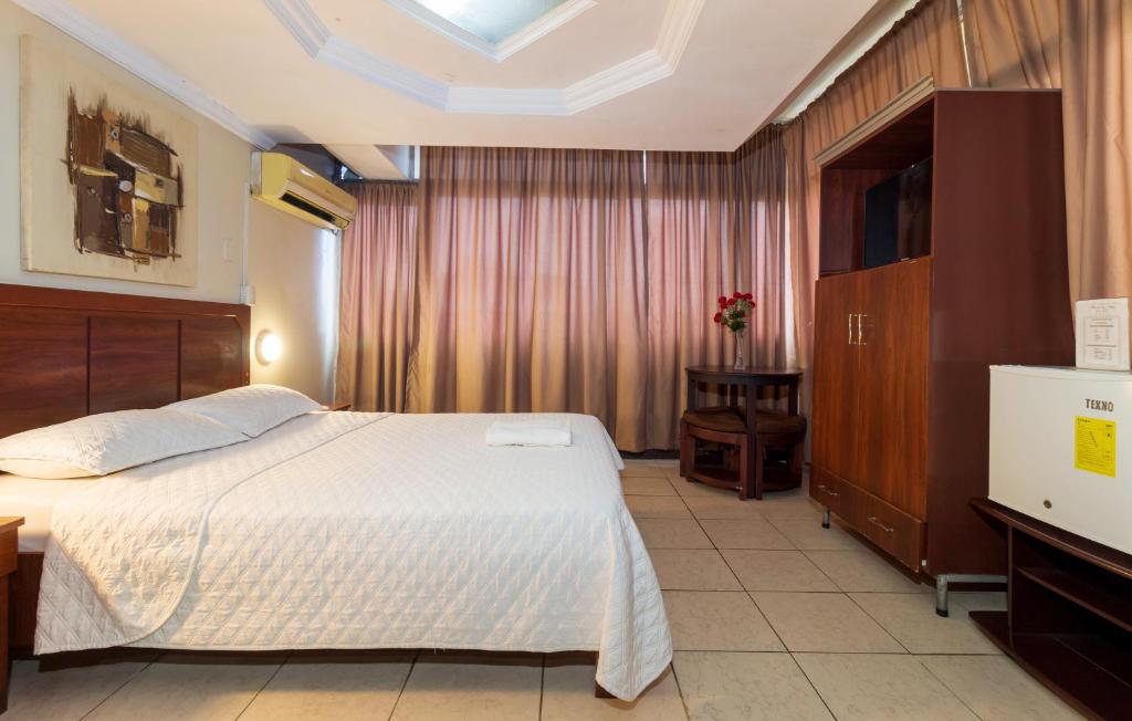 Postel nebo postele na pokoji v ubytování Hotel Malecon Inn