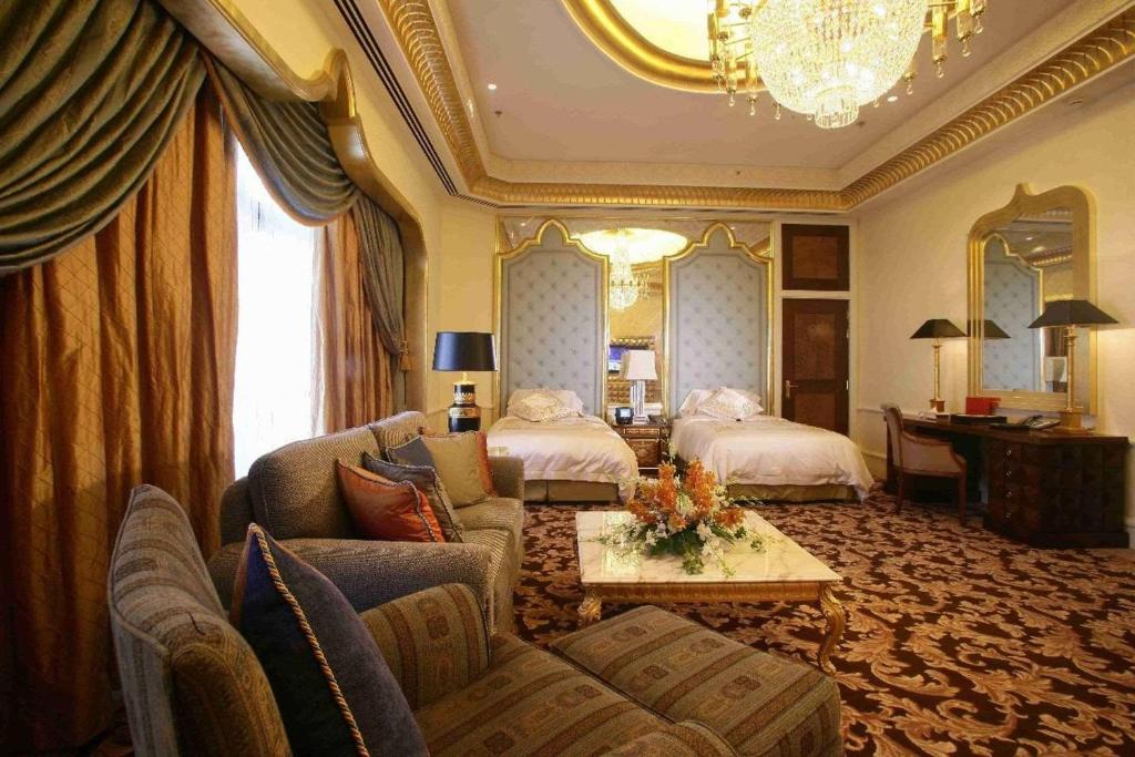 Postel nebo postele na pokoji v ubytování Waldorf Astoria Jeddah - Qasr Al Sharq