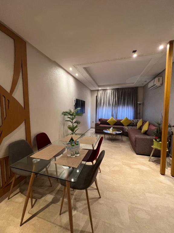 a living room with a table and a couch at Bel appart+2 ROOM+WIFI+GARE CASA VOYAGEUR+TRAM in Casablanca