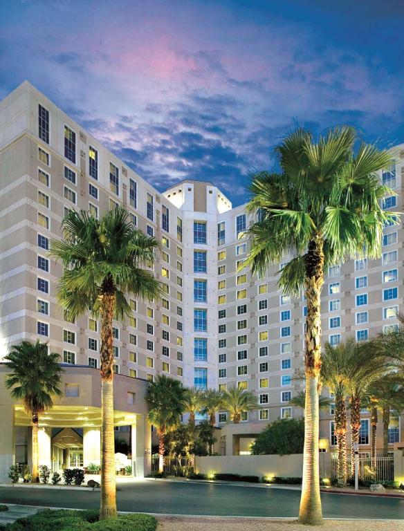 Paris Las Vegas Pool: Quiet Paradise With Eiffel Tower Views