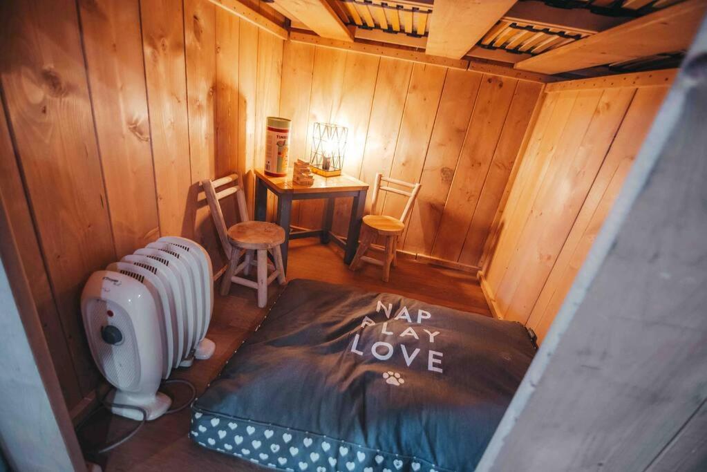 Postel nebo postele na pokoji v ubytování Cosy Forest Lodge