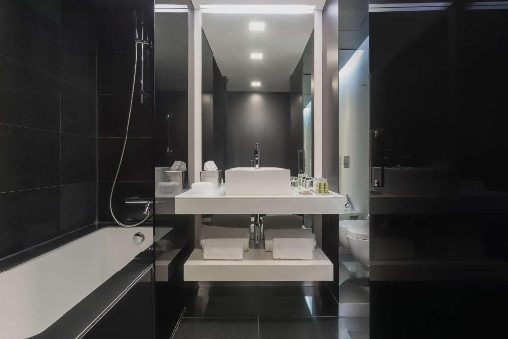 DoubleTree by Hilton Lisbon Fontana Park - Resim 25