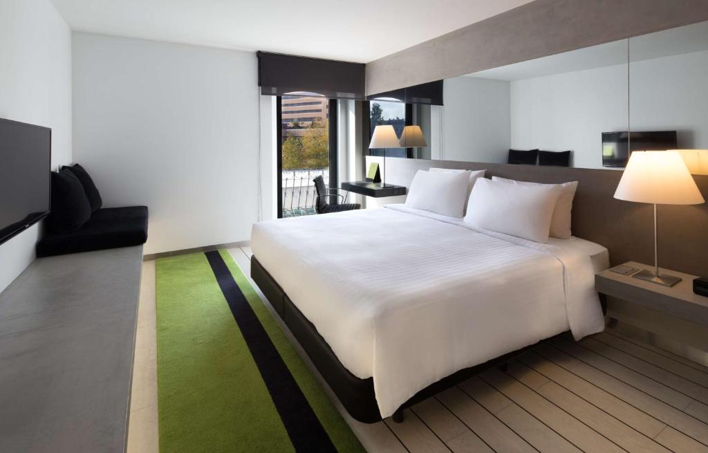 
King Room with Street View
